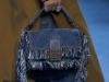 圖片 Fendi 7VA572 丹寧流蘇 Baguette 貝貴包