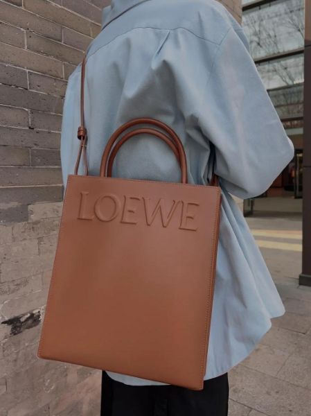 圖片 2023新季品❥ LOEWE 光滑小牛皮 標準 A4 手提肩背包 Tote包 古銅色 男女皆適合