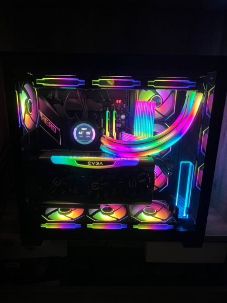 圖片 電腦主機 (CPU AMD Ryzen9 5900X+MB (主機板)：ROG CROSSHAIR VIII HERO(WIFI)+RAM (記憶體)：芝奇 G.SKILL 幻光戟 32G*2 D4-4000 CL18+VGA (顯示卡)：EVGA GeForce RTX 3090 Ti FTW3 ULTRA GAMING 24G
