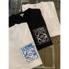 圖片 Limit精品✔️Loewe 經典胸口 大Logo半刺繡設計 、壓紋新款 素t 黑白二色 短袖T恤上衣
