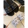 圖片 Moncler 新款 滿版logo設計 男生拖鞋 夏日必備 黑白二色