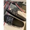 圖片 Moncler 新款 滿版logo設計 男生拖鞋 夏日必備 黑白二色