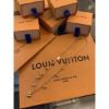 圖片 Louis Vuitton LV 經典V字設計 、LV logo金色 女生項鍊
