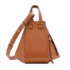 圖片 LOEWE 羅威 Small Hammock 小款 吊床包 肩背包 手提包 斜背包 Tan 棕褐色
