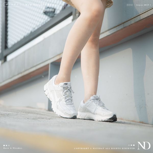 圖片 NICEDAY 預購 Nike Air Zoom Vomero 5 白灰 慢跑鞋 余文樂 男女  BV1358-001