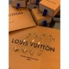 圖片 Louis Vuitton LV 經典 V字、LV Logo設計 金色 女生 手鍊
