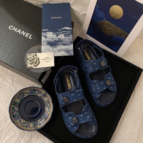 圖片 CHANEL 23P 深牛仔黑釦涼鞋