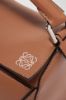 圖片 【現貨在台 】LOEWE 經典小牛皮 Puzzle 多用途背法肩背手提包 小款 焦糖色