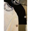 圖片 Moncler 經典 衣領字母圍繞設計 搭配手臂logo 短袖T恤上衣 黑白二色
