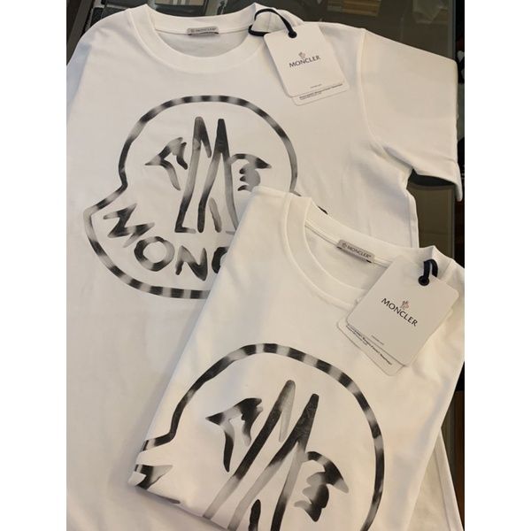 圖片 Moncler 經典 白色大logo設計 特殊反光材質 男生 短袖T恤上衣