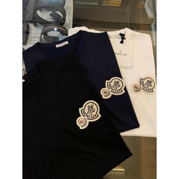 圖片 Moncler 夢扣 經典胸口 刺繡logo設計 素t 短袖T恤上衣 黑 白 深藍