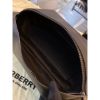 圖片 Burberry 經典 黑色格紋搭配字母logo設計 男生 腰包