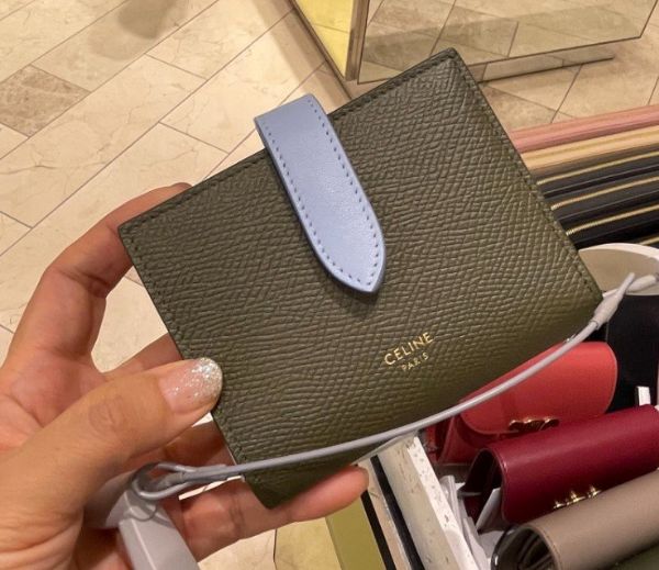 圖片 【現貨在台 】Celine 拚色 珠地小牛皮小型 Strap 短夾/錢包 (軍綠色 / 藍色)